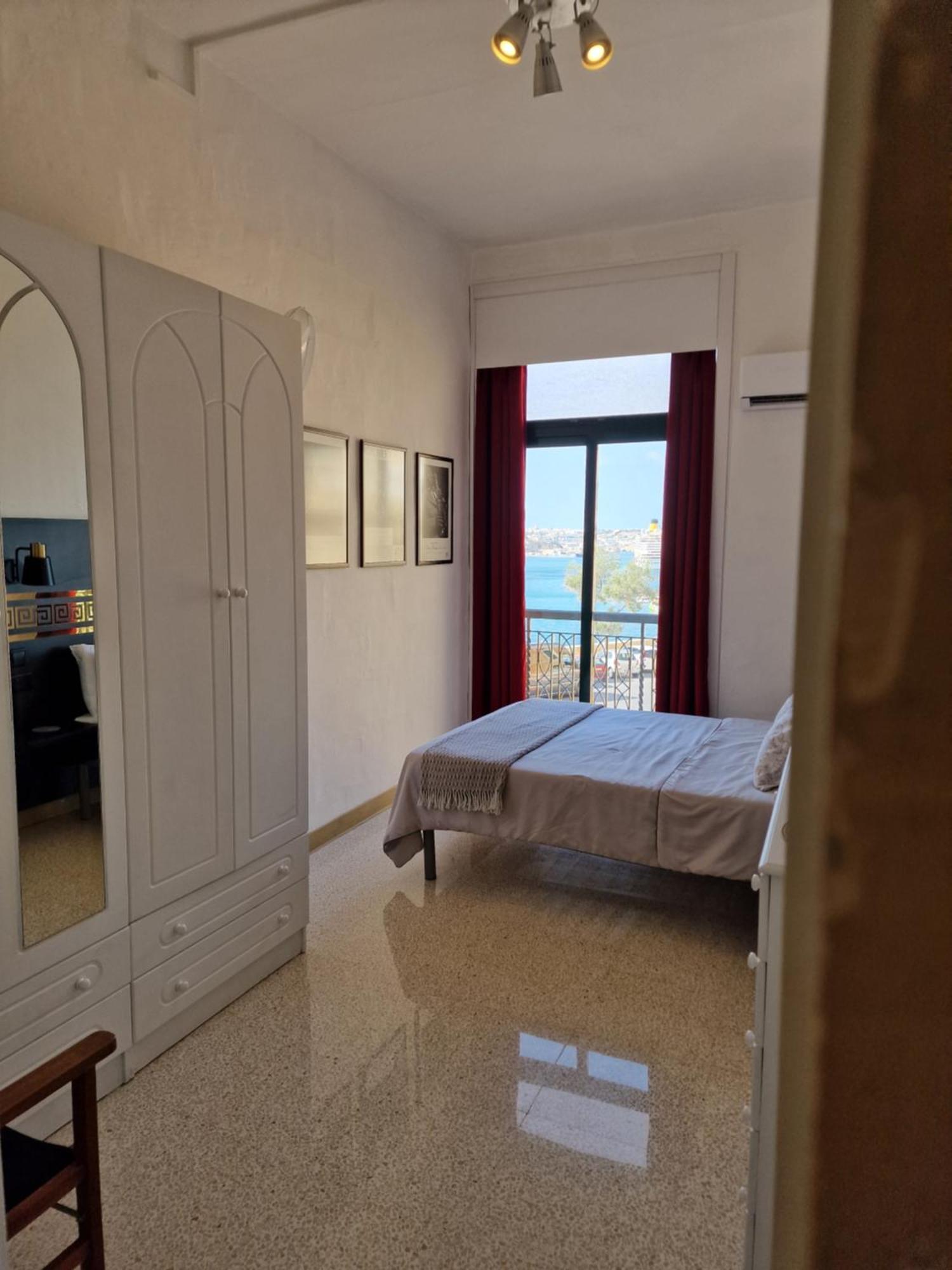 Grand Harbour View Apartment วัลเลตตา ภายนอก รูปภาพ
